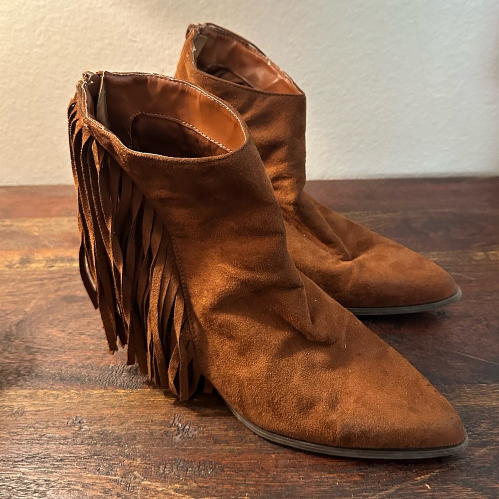 Qupid fringed ankle heeled boots 9.5